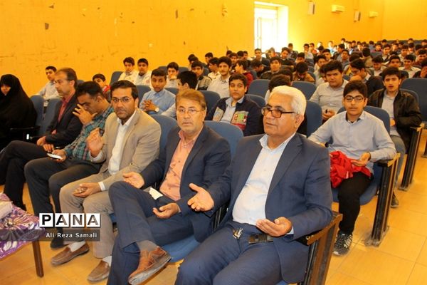 تجلیل از دانش‌آموزان برتر علمی و فرهنگی در بوشهر