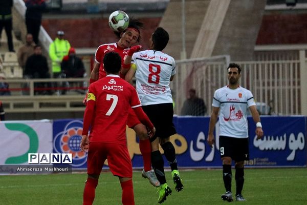 دیدار دو تیم تراکتورسازی تبریز و پدیده مشهد