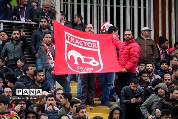 دیدار دو تیم تراکتورسازی تبریز و پدیده مشهد