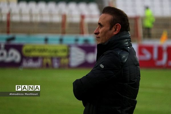 دیدار دو تیم تراکتورسازی تبریز و پدیده مشهد