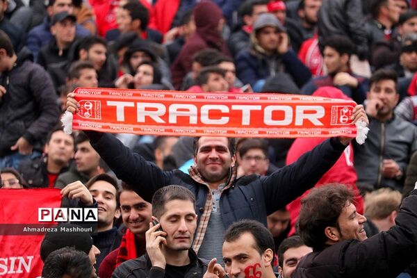 دیدار دو تیم تراکتورسازی تبریز و پدیده مشهد