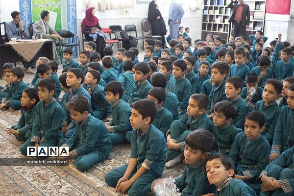 جشنواره سرود در دبستان قرآنی شهید مدرس یزد