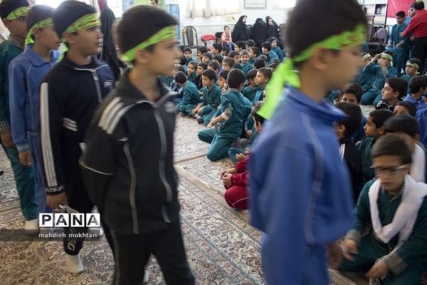 جشنواره سرود در دبستان قرآنی شهید مدرس یزد