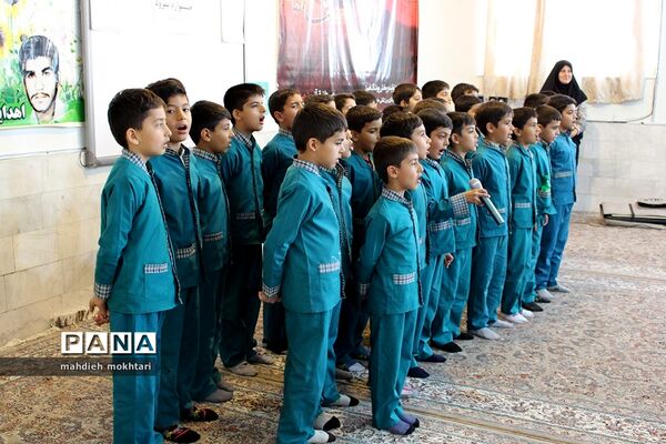 جشنواره سرود در دبستان قرآنی شهید مدرس یزد