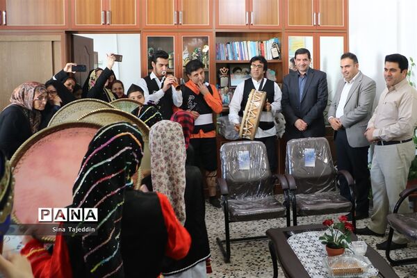 نوروزخوانی دانش‌آموزان ابتدایی در اداره کل آموزش‌وپرورش مازندران