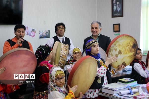 نوروزخوانی دانش‌آموزان ابتدایی در اداره کل آموزش‌وپرورش مازندران