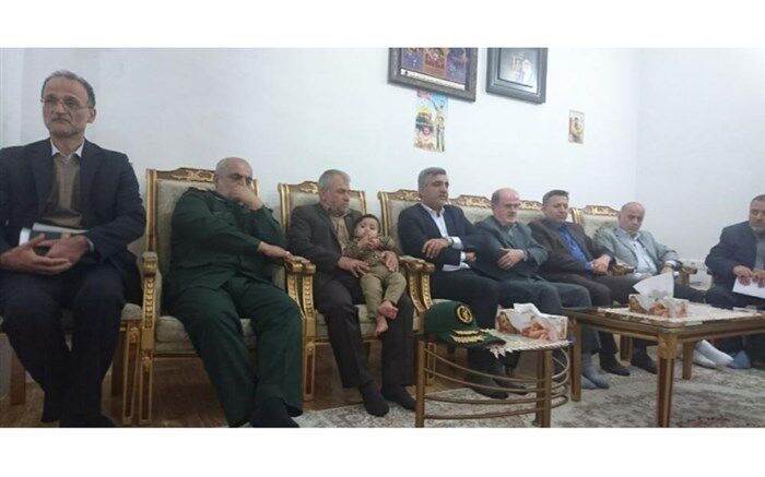 دیدار استاندار با خانواده شهیدان املاکی و حسین‌پور | شهدا نیازمند برگزاری بزرگداشت نیستند