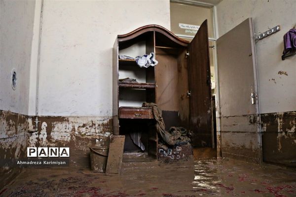 خانه‌تکانی مردم سیل‌زده شیراز در هفتمین روز از نوروز