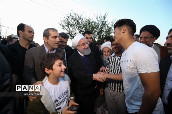 حضور رئیس جمهوری در جمع مردم روستای سیل زده کردخیل مازندران