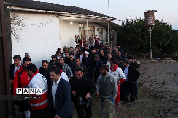 حضور رئیس جمهوری در جمع مردم روستای سیل زده کردخیل مازندران