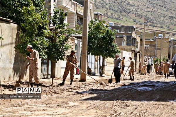 پاکسازی آثار تخریبی سیل در شیراز