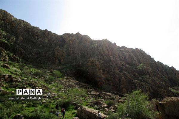 طبیعت آفتابی کازرون و جاده دوان بعد از بارندگی‌های شدید اخیر