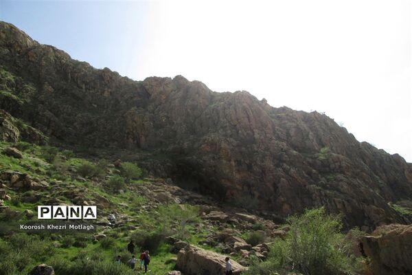 طبیعت آفتابی کازرون و جاده دوان بعد از بارندگی‌های شدید اخیر