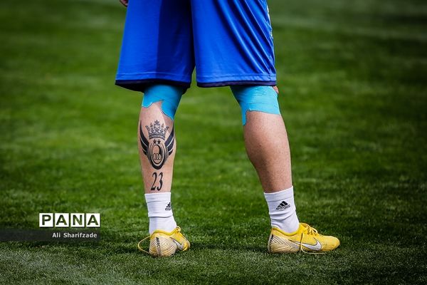 در حاشیه دربی 89