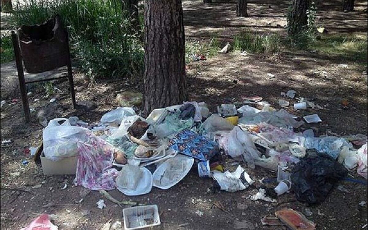 مناطق گردشگری آستارا در روز طبیعت آلوده شد