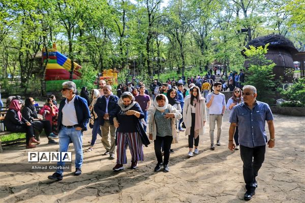 حضور گردشگران خارجی در تور نوروزی ساری‌گردی