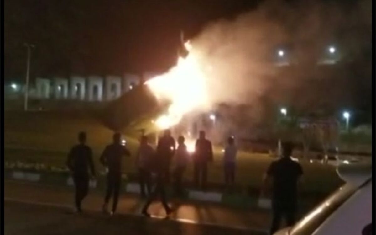 طاووس دروازه قرآن شیراز، آتش گرفت