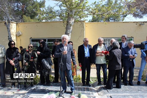 گردهمایی انجمن هنرمندان ایران در قطعه هنرمندان بهشت زهرا(س)