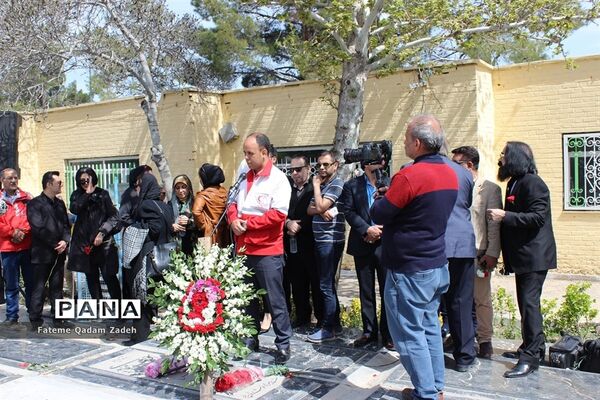 گردهمایی انجمن هنرمندان ایران در قطعه هنرمندان بهشت زهرا(س)