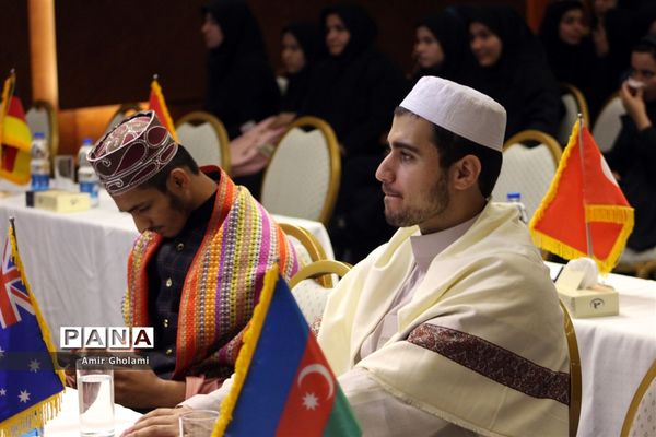 رقابت متسابقین رشته‌های قرائت و ترتیل بزرگسالان در روز اول نیمه نهایی