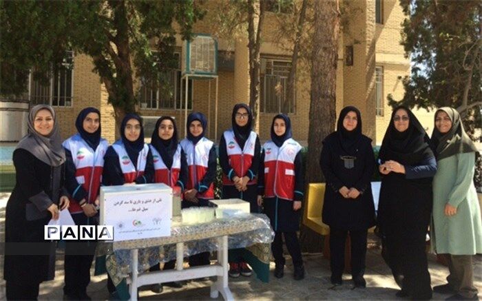 سد کردن سیل غمها با برپایی موکب در دبیرستان فرزانگان دوره اول