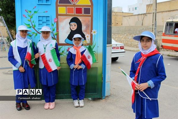 مدرسه مصلحیان شهرستان بوشهر کمک به سیل زدگان