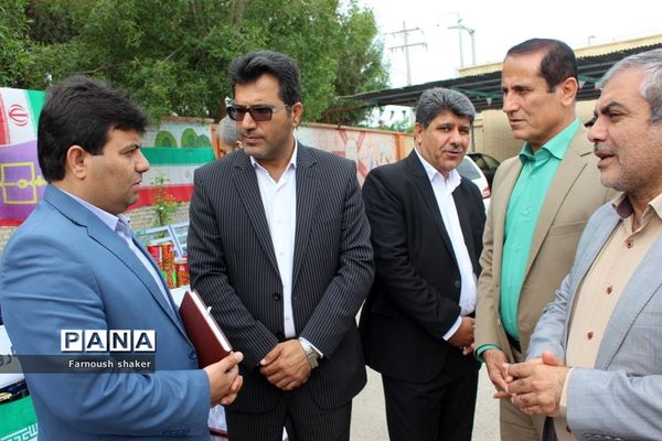 مدرسه مصلحیان شهرستان بوشهر کمک به سیل زدگان