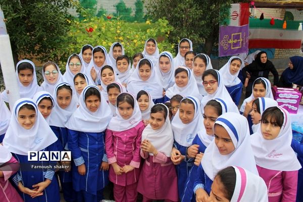 مدرسه مصلحیان شهرستان بوشهر کمک به سیل زدگان