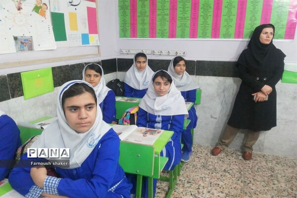 بازدید مدیرکل آموزش و پرورش استان بوشهر از دبستان مصلحیان