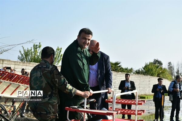 آیین اولین نشاء مکانیزه برنج کشور در روستای باقرتنگه بابلسر