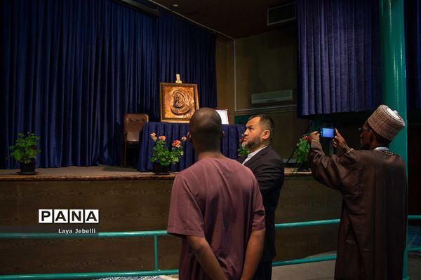 بازدید شرکت کنندگان ششمین دوره مسابقات بین المللی قرآن کریم از حسینیه جماران