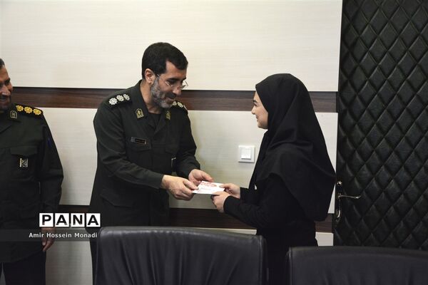 تجلیل مدیرکل آموزش و پرورش به همراه خبرنگاران پانا از مسئولان ارشد سپاه پاسداران