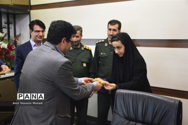 تجلیل مدیرکل آموزش و پرورش به همراه خبرنگاران پانا از مسئولان ارشد سپاه پاسداران