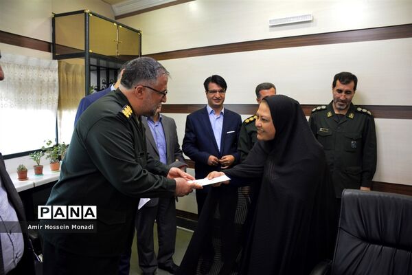 تجلیل مدیرکل آموزش و پرورش به همراه خبرنگاران پانا از مسئولان ارشد سپاه پاسداران
