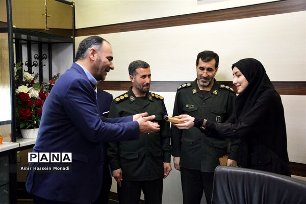 تجلیل مدیرکل آموزش و پرورش به همراه خبرنگاران پانا از مسئولان ارشد سپاه پاسداران