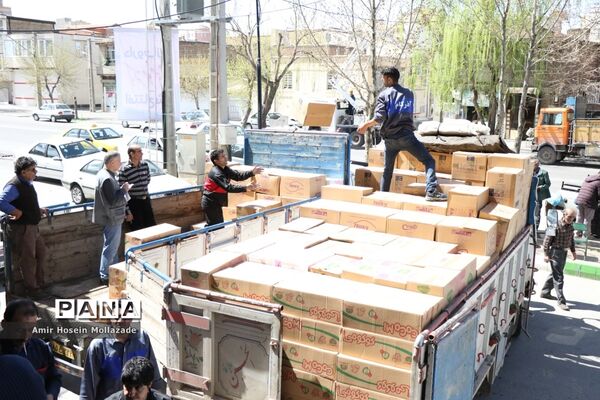 کمک‌های مردمی آذربایجان غربی به مناطق سیل زده