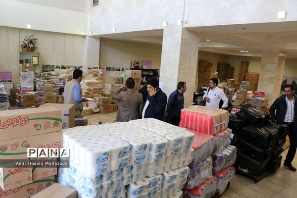 کمک‌های مردمی آذربایجان غربی به مناطق سیل زده