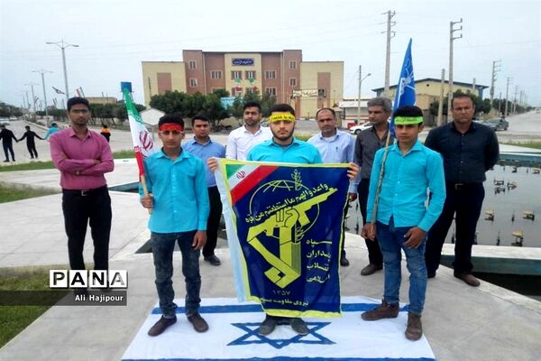 زنجیره انسانی هنرجویان هنرستان سعادت شبانکاره  بوشهر  در پی حمایت از سپاه پاسداران انقلاب اسلامی ایران