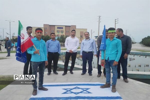زنجیره انسانی هنرجویان هنرستان سعادت شبانکاره  بوشهر  در پی حمایت از سپاه پاسداران انقلاب اسلامی ایران