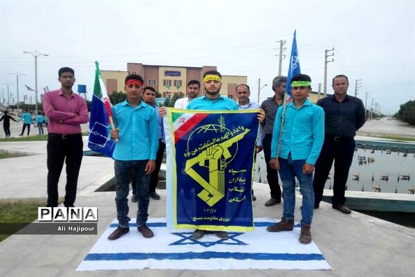 زنجیره انسانی هنرجویان هنرستان سعادت شبانکاره  بوشهر  در پی حمایت از سپاه پاسداران انقلاب اسلامی ایران