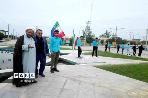 زنجیره انسانی هنرجویان هنرستان سعادت شبانکاره  بوشهر  در پی حمایت از سپاه پاسداران انقلاب اسلامی ایران