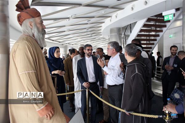 بازدید شرکت کنئدگان مسابقات بین المللی قرآن کریم از برج میلاد