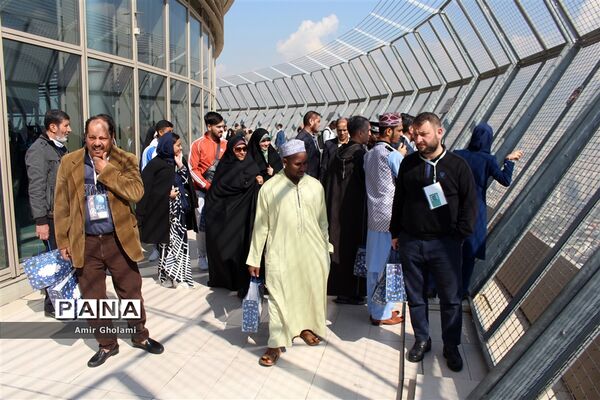 بازدید شرکت کنئدگان مسابقات بین المللی قرآن کریم از برج میلاد