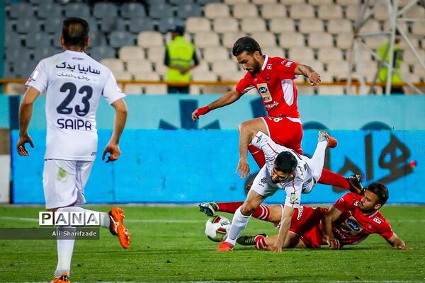 دیدار تیم‌های فوتبال پرسپولیس و سایپا