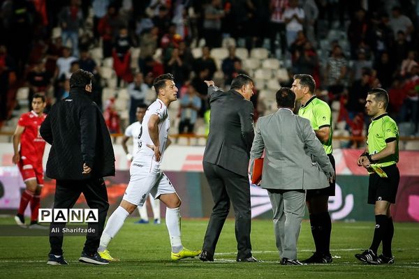 دیدار تیم‌های فوتبال پرسپولیس و سایپا