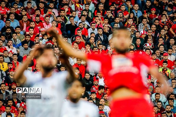 دیدار تیم‌های فوتبال پرسپولیس و سایپا