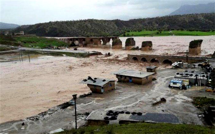 رستمیان، نماینده دلفان: هنوز ارتباط 30 تا 40 روستا با شهر برقرار نشده است