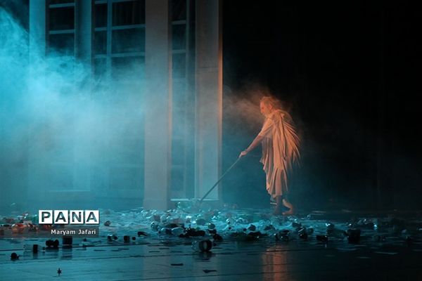 اجرای نمایش «سقراط»