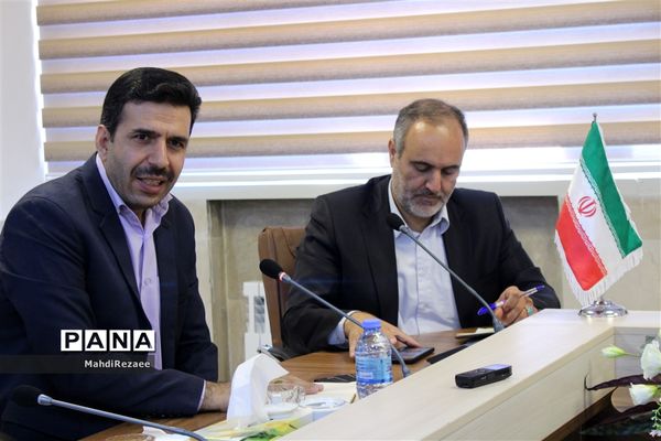 نشست تشکل‌های دانش‌آموزی با مدیرکل آموزش و پرورش استان البرز