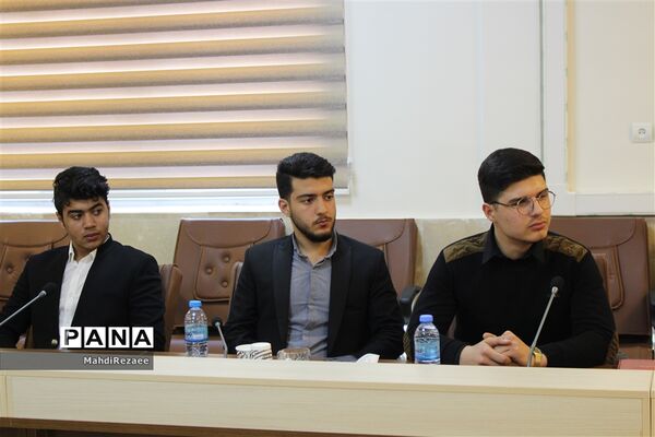 نشست تشکل‌های دانش‌آموزی با مدیرکل آموزش و پرورش استان البرز